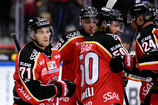 Luleås Patrick Cehlin jublar med lagkamrater