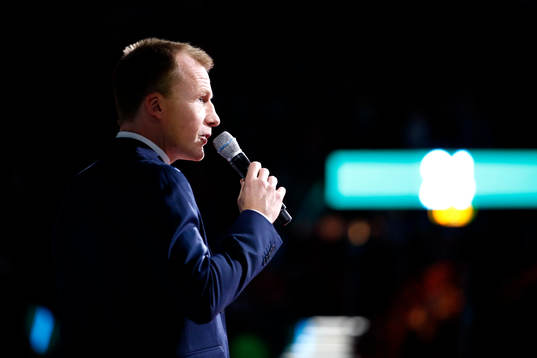 Niklas Andersson talar