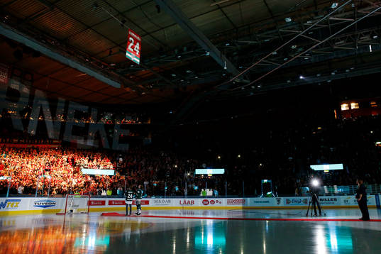 Frölundas Lias Andersson och hans bror Noah står vid