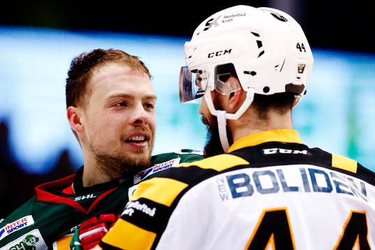 Frölundas Mats Rosseli Olsen gruffar med Skellefteås
