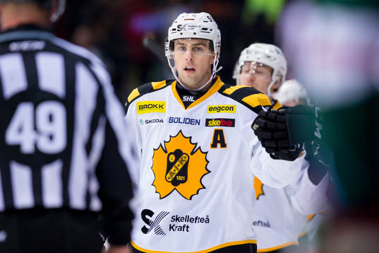 Skellefteås Joakim Lindström jublar
