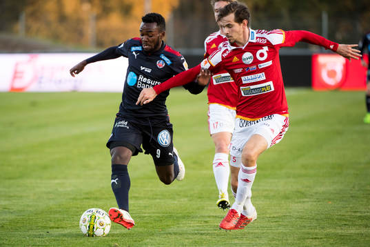 Helsingborgs Lumala Abdu och Degerfors Sebastian Ohlsson