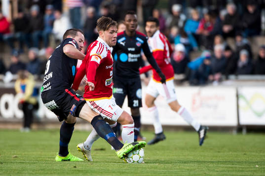Helsingborgs Johan Persson och Degerfors Nikola Ladan