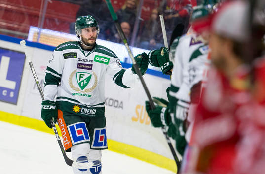 Färjestads Jesse Virtanen gör 1-2 och jublar