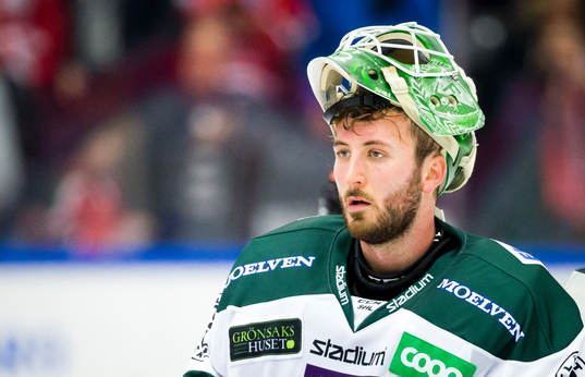 Färjestads målvakt Stefan Steen deppar