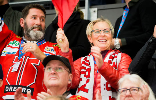 Glada Örebrosupportrar