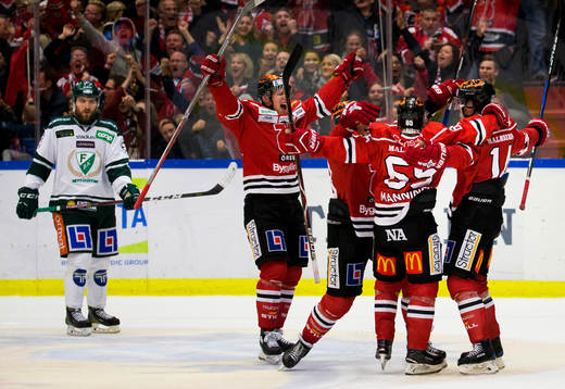 Örebros Tom Wandell gör 3-2 och jublar med Sakari