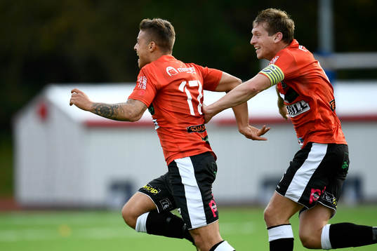 Landskronas Dino Mesic jublar med Philip Andersson