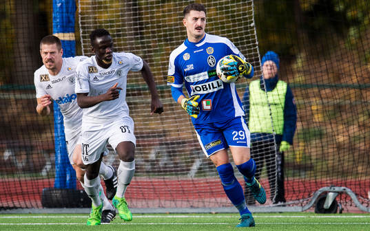 Landskronas målvakt Ivo Vazgec och Oskarshamns Nevello