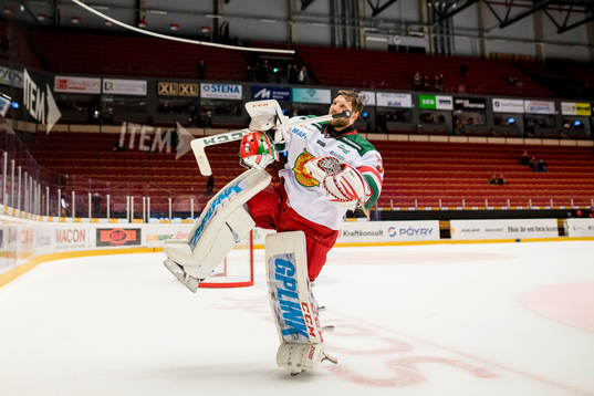 Moras målvakt Christian Engstrand jublar