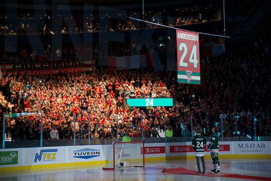 Frölundas Lias Andersson och hans bror Noah står vid