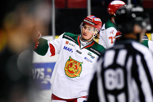 Moras Robin Johansson jublar