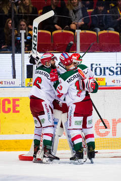 Moras spelare jublar