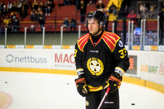 Brynäs Elias Fälth före ishockeymatchen i SHL mellan