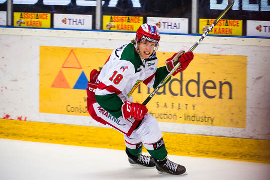 Moras Emil Aronsson jublar