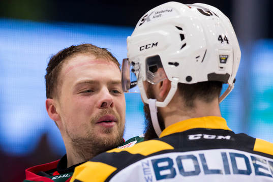 Frölundas Mats Rosseli Olsen och Skellefteås Morgan Ellis