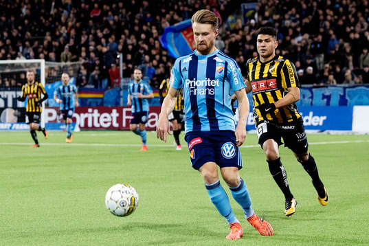 Djurgårdens Jacob Une Larsson och Häckens Paulinho