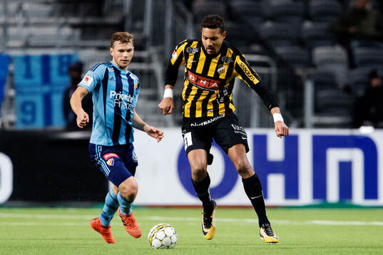 Djurgårdens Jesper Karlström och Häckens Mathias Ranégie