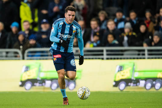 Djurgårdens Kerim Mrabti med bollen