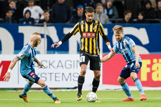 Häckens Mathias Ranégie utmanar Djurgårdens Magnus