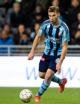 Djurgårdens Jesper Karlström med bollen