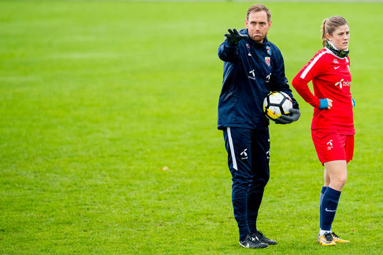 Martin Sjögren, head coach of Norway, and Maren Mjelde