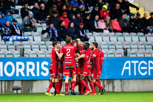 Östersunds Ludvig Fritzon jublar med lagkamrater