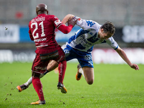 IFK Göteborgs Mikkel Diskerud faller