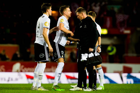 Anders Konradsen with an injury