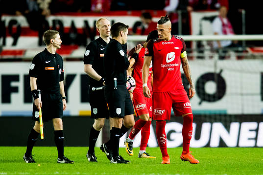 Vito Wormgoor of Brann and Tom Harald Hagen, referee