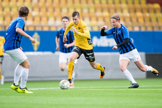 Elfsborgs Filip Varenhed och Täbys Simon Sultan