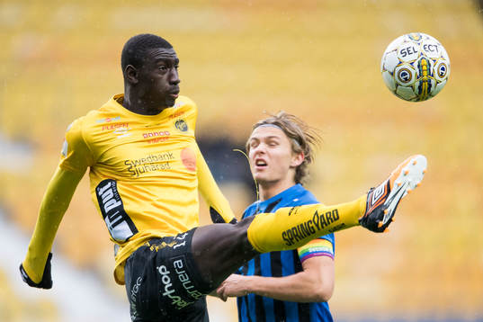 Elfsborgs Marokhy Ndione och Täbys Joel Hansen