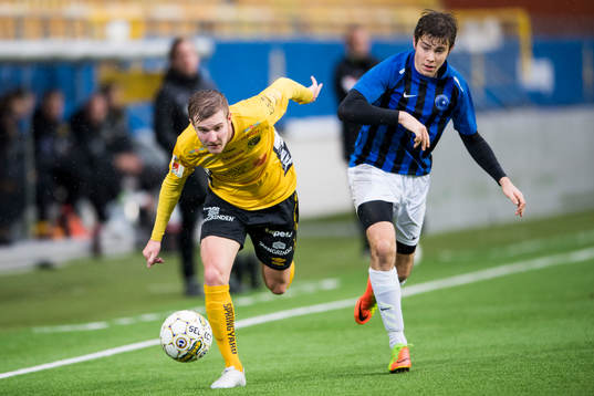 Elfsborgs Johan Andersson och Täbys Isak Sunar Kreuger