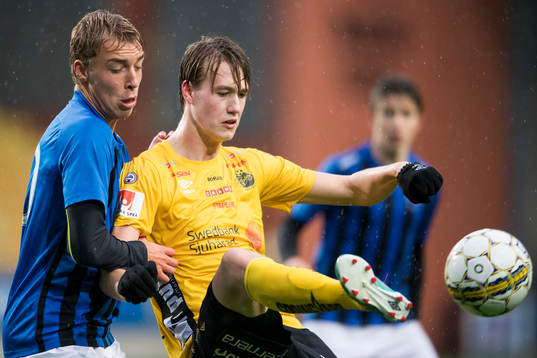 Elfsborgs Hugo Svensson och Täbys Linus Ferde