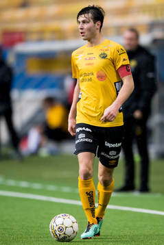 Elfsborgs Mattias Özgün nder fotbollsmatchen i U19
