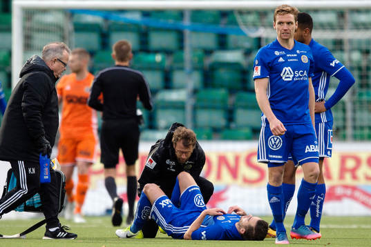 Sundsvalls Kristinn Steindorsson skadas och får hjälp men