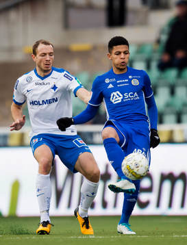 Norrköpings Jon Gudni Fjoluson och Sundsvalls Romain Gall