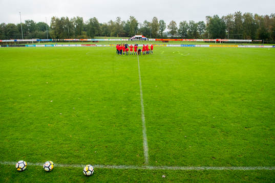 Norway gather in a circle
