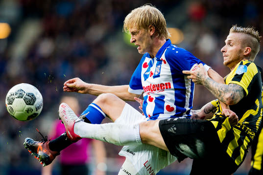 Morten Thorsby of Heerenveen and Alexander Büttner of