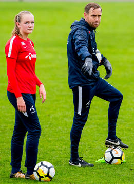 Frida Maanum and Martin Sjögren, head coach of Norway