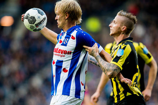Morten Thorsby of Heerenveen and Alexander Büttner of