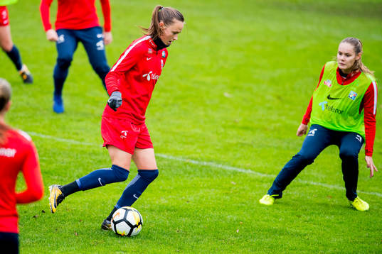 Caroline Graham Hansen and Andrine Tomter of Norway