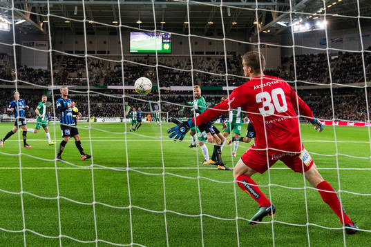 Hammarbys Sander Svendsen gör 2-0 för Hammarby bakom