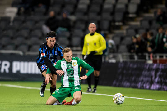 Sirius Stefano Vecchia har omkull Hammarbys Oscar Krusnell
