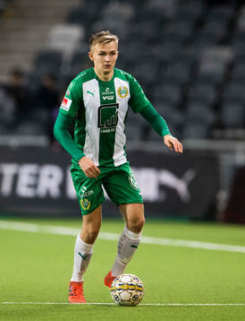 Hammarbys Oscar Krusnell med bollen