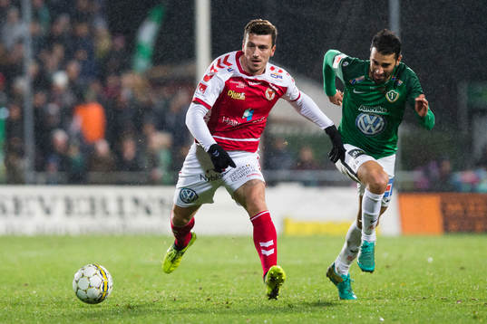 Kalmars Erton Fejzullahu mot Jönköpings André Calisir