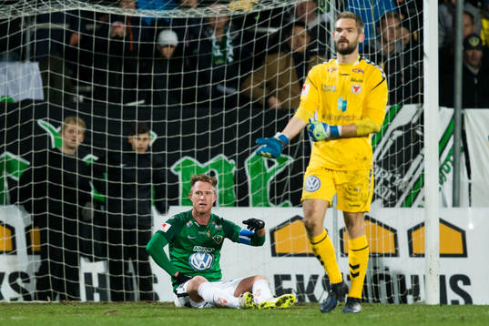 Jönköpings Tommy Thelin har ont