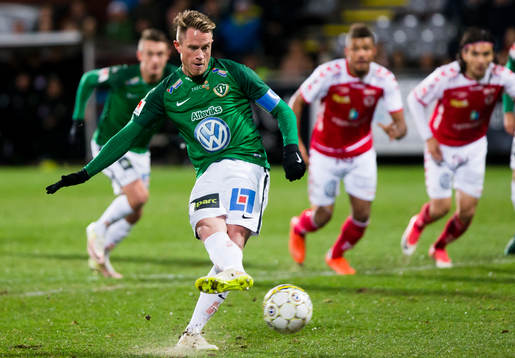 Jönköpings Tommy Thelin gör 1-0 på straff