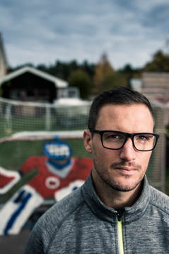 Ole-Kristian Tollefsen, fotograferad framför sonens