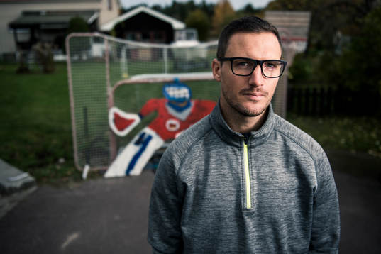 Ole-Kristian Tollefsen, fotograferad framför sonens
